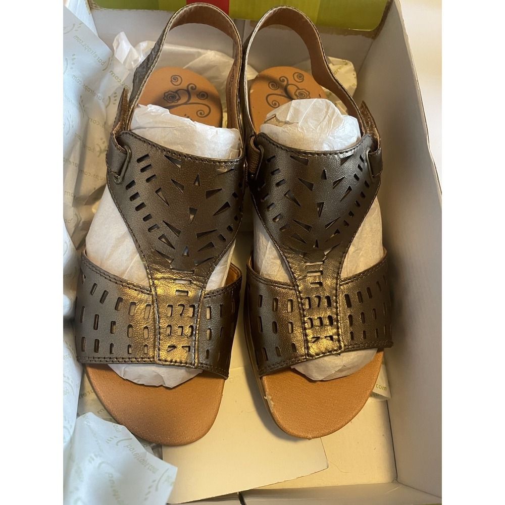 Bare Traps Jordy 7 Wide Adjustable Strap Leather Sandal -bronze -NIB - READ - Picture 2 of 7